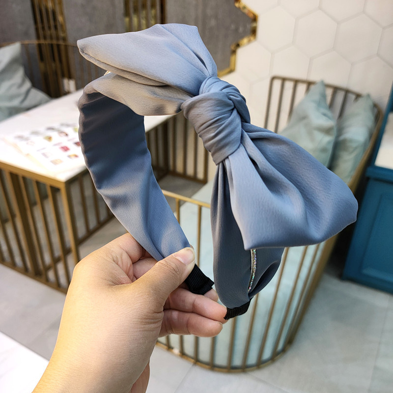 Korean Fashion Wide-brimmed High-end Rabbit Ear Hairband Simple And Exquisite Colored Diamond Hairpin Hairpin Fashion Bow Knot Wholesale Nihaojewelry display picture 6