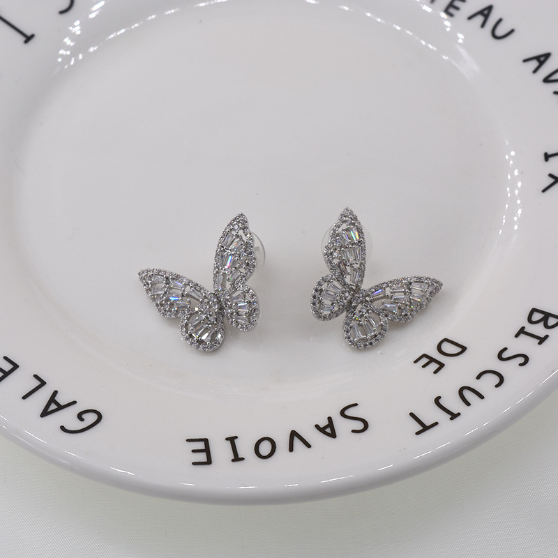 925 Silver Needle Zircon Micro-inlaid Butterfly Earrings Sweet Three-dimensional Butterfly Earrings Wholesale Nihaojewelry display picture 5