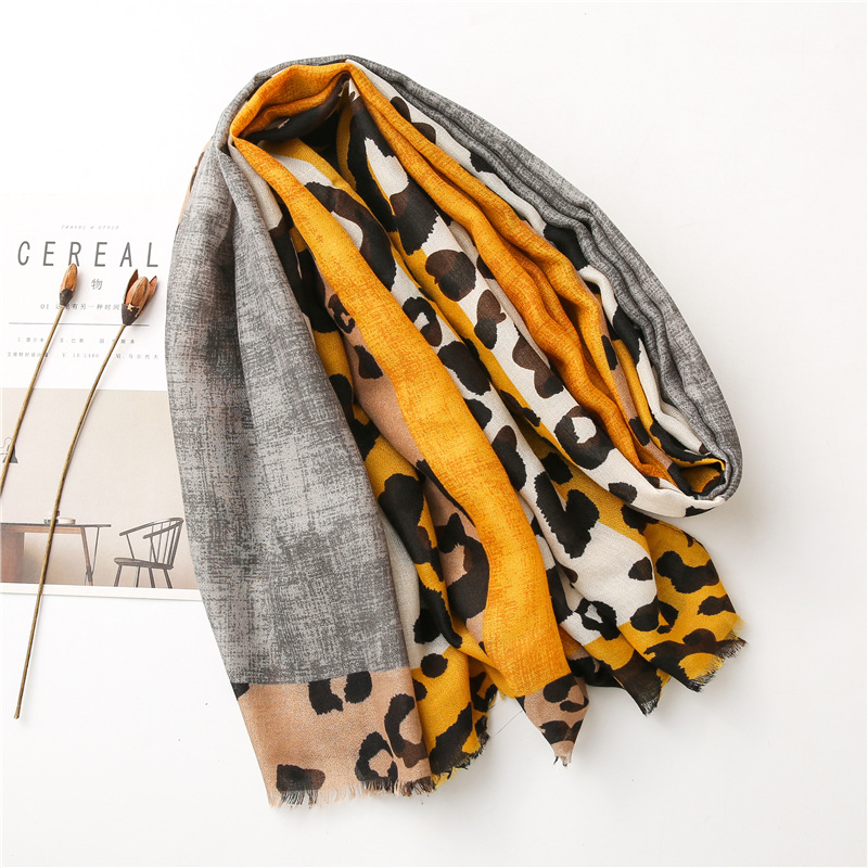 Korean Coffee Color Classic Leopard Scarf display picture 7