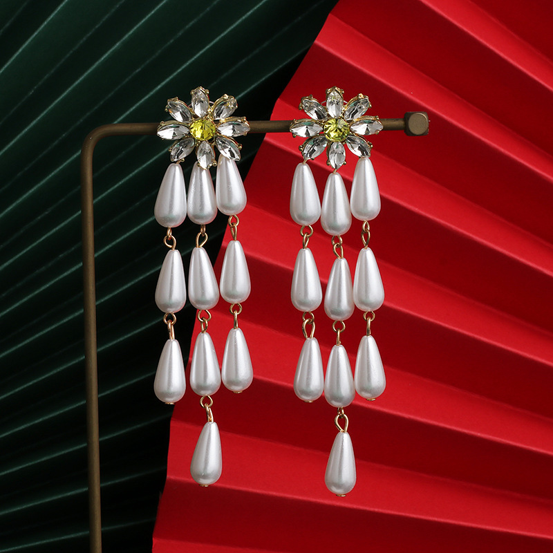 New Fashion Flower Pearl Drop Earrings For Women Wholesale display picture 4