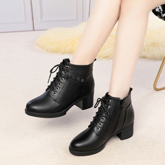 Mid-length mom's short boots with fleece lining, warm leather shoes for autumn and winter—soft-soled, versatile mid-heel designs; also available as breathable eight-hole Martin boots for middle-aged and older women.