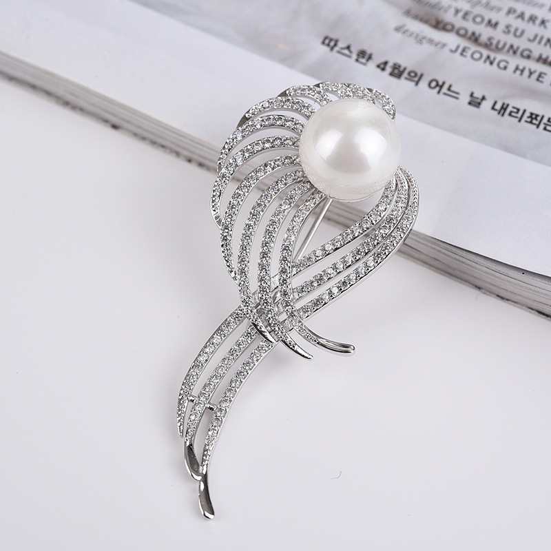 New Sweet Inlaid Zircon Pearl Angel Wings Brooch Pins for Women Fashion Banquet Dress Corsage Pin Silk Scarf Buckle Clothing Accessories Brooches for Wedding