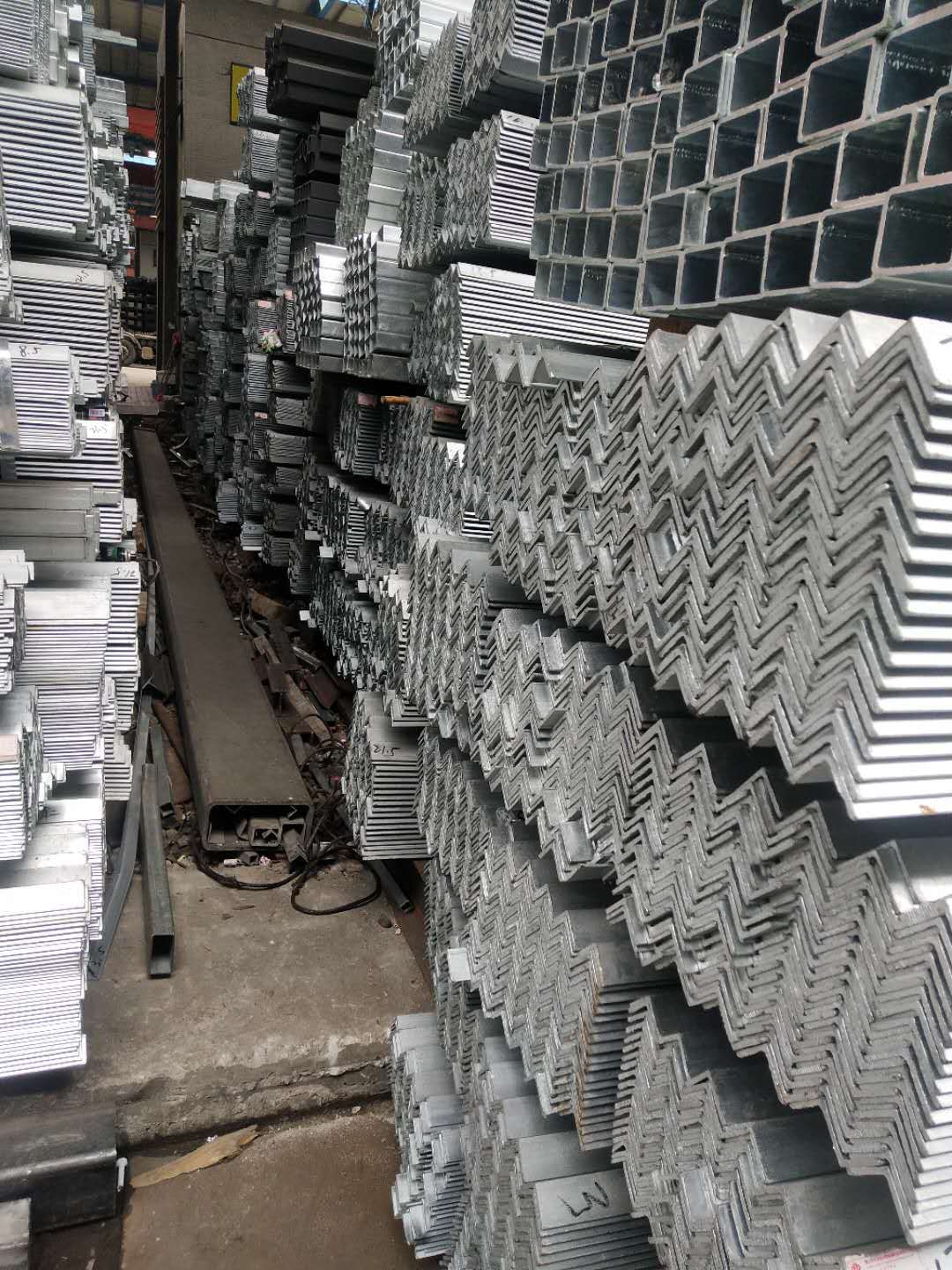 Q235B镀锌角钢广西镀锌角钢深圳镀锌角钢东莞镀锌角钢韶钢镀锌角