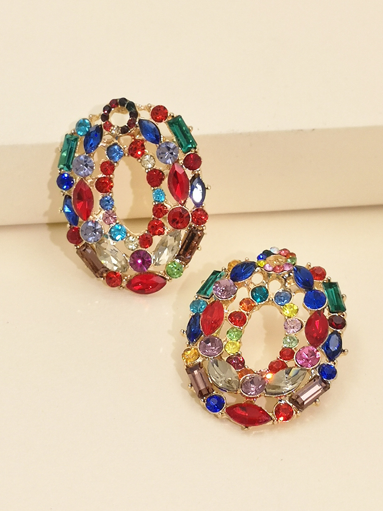 Exaggerated Hollow Earrings Fashion Personality Temperament Earrings display picture 3