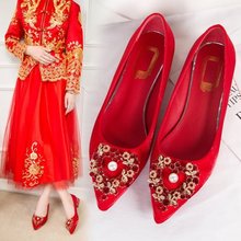 紅色婚鞋女2020新款秋季時尚舒適平底單鞋粗低跟水鑽方扣尖頭女鞋