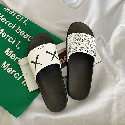 New men's slippers for summer couples going out, trendy home non-slip soft soles, fashionable and personalized outer wear beach sandals and slippers