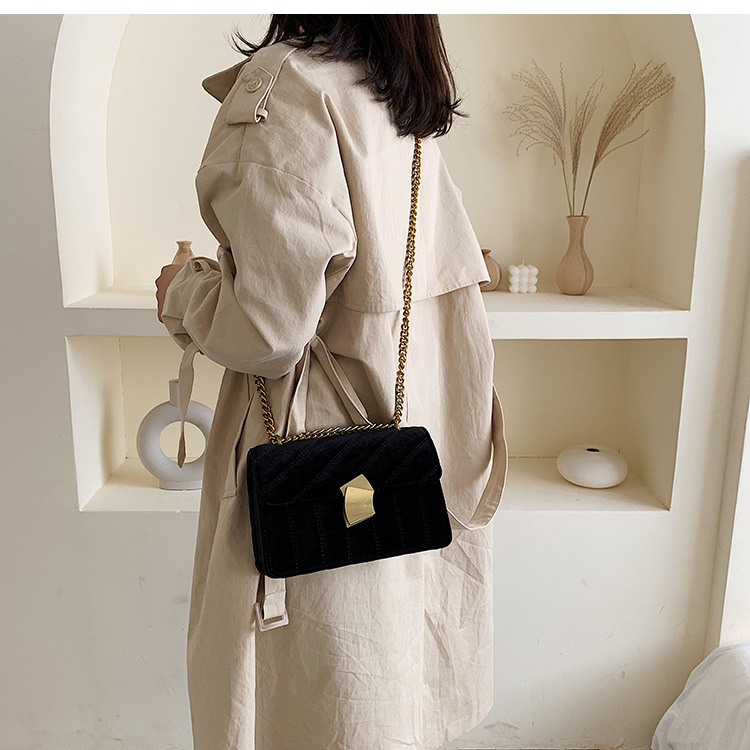 New Velvet Small Bag 2020 New Korean Messenger Bag Chain Shoulder Fashion Small Square Bag display picture 7