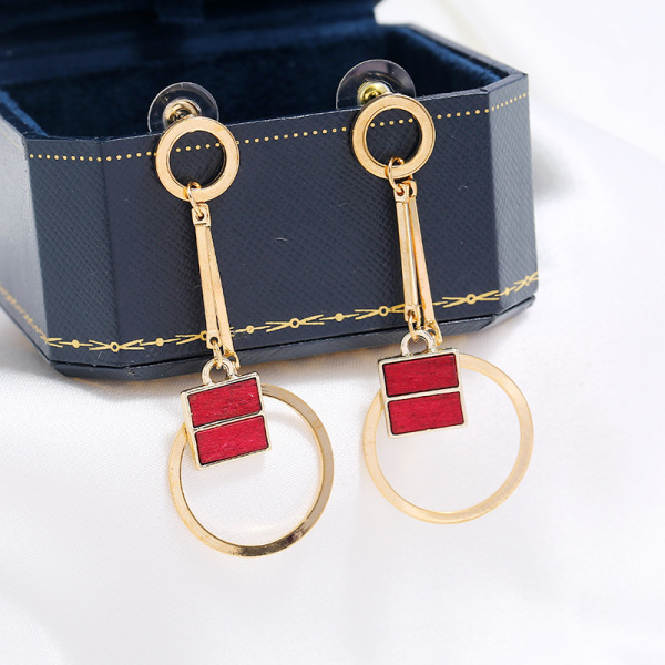 Small design geometric trend fresh elegant earrings