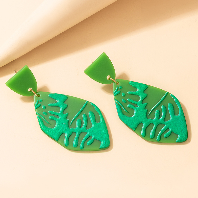 Retro Acrylic Resin Cartoon Leaf Earrings display picture 3