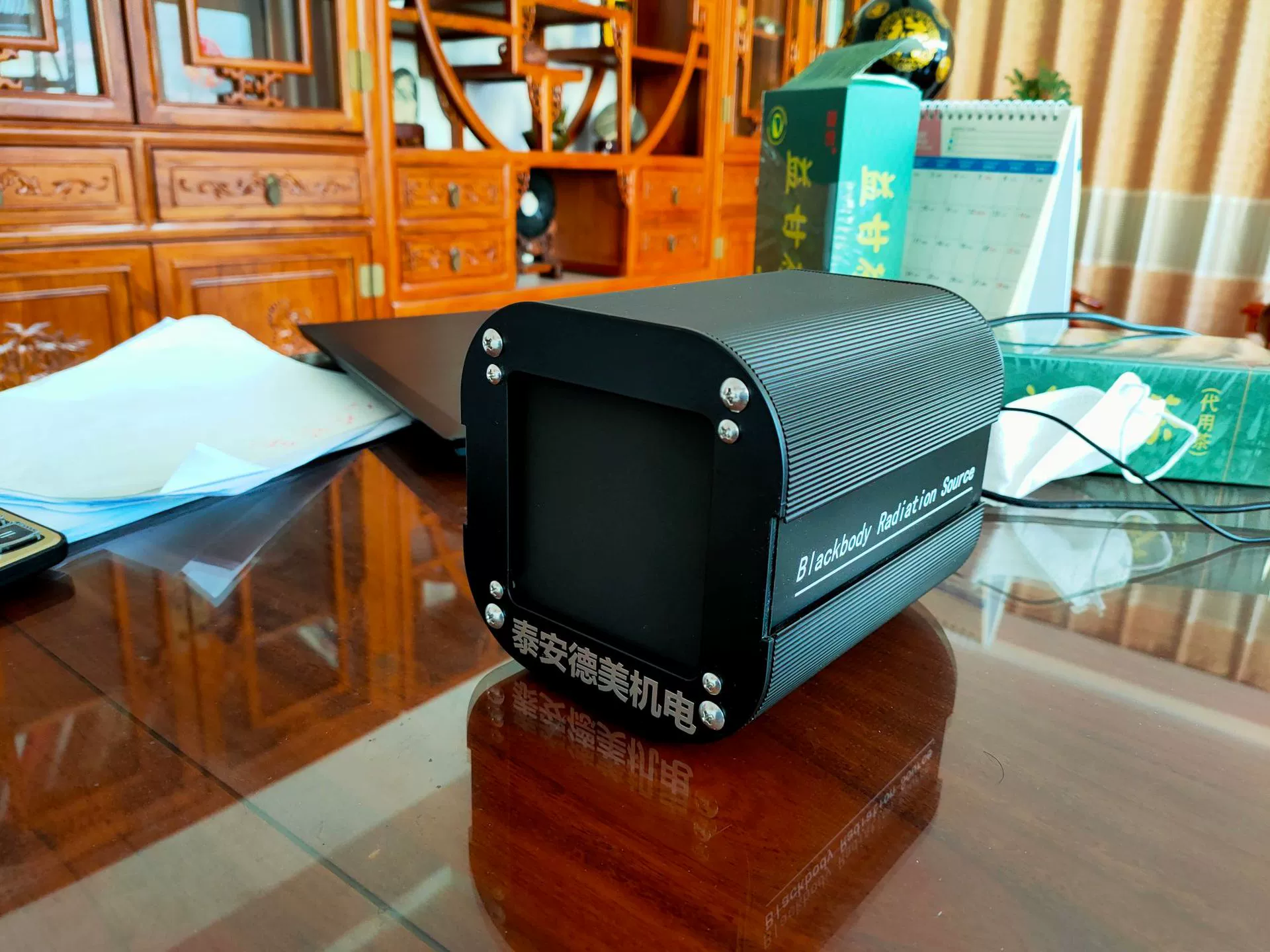 Устройство проверки инфракрасного термометра марки Dayao на месте с CE может быть экспортировано в измерение температуры человеческого тела марки большой страны