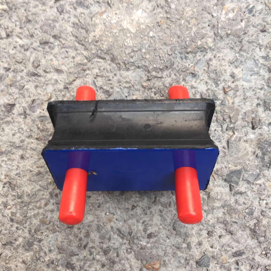 AZ9925530004    豪沃T7H散热器支撑块总成4