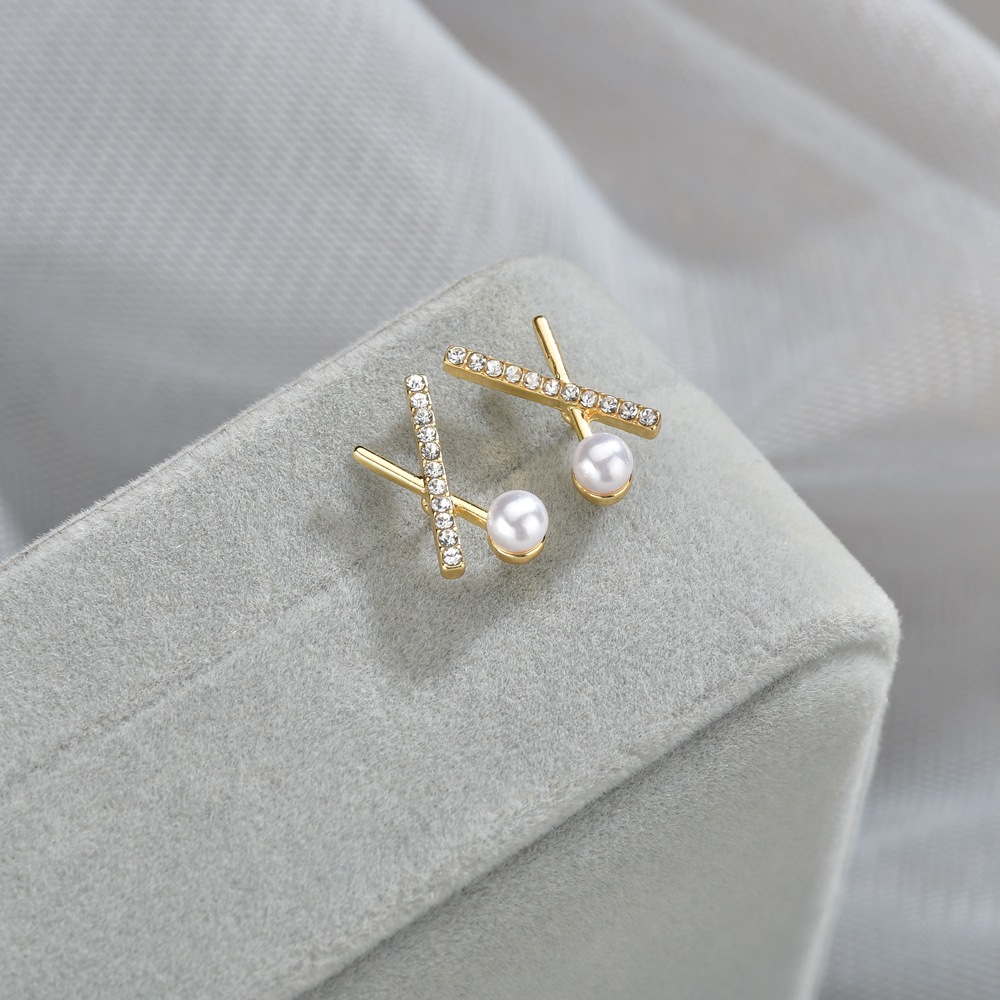 Diamond Cross Pearl S925 Silver Needle  Metal Simple Geometric Fashion Small Earrings display picture 3