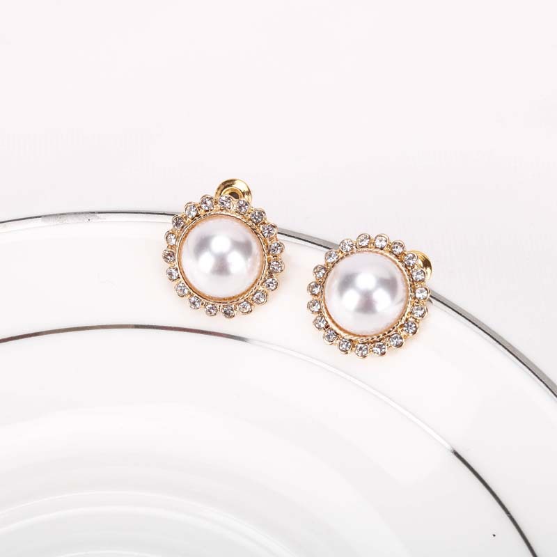 Korean Fashion New Pearl Diamonds S925 Silver Needle Alloy Earrings  Nihaojewelry display picture 3