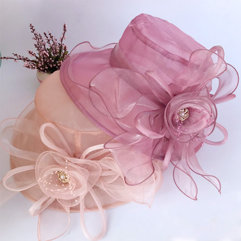 Dam solhatt i organza med brett brätte och stor blomma_voghion.com