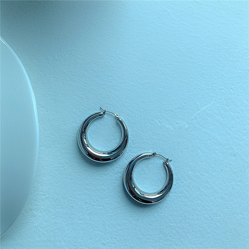 Simple Circle Metal Earrings display picture 4