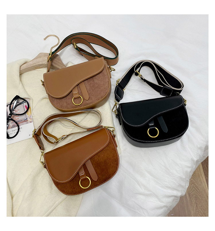 Retro Fashion Wide Shoulder Strap Saddle Bag display picture 23