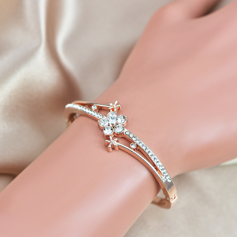 Rose Gold Bracelet Women's Wearing Versatile Jewelry Simple Flower Bracelet Factory Direct Selling Live_voghion.com