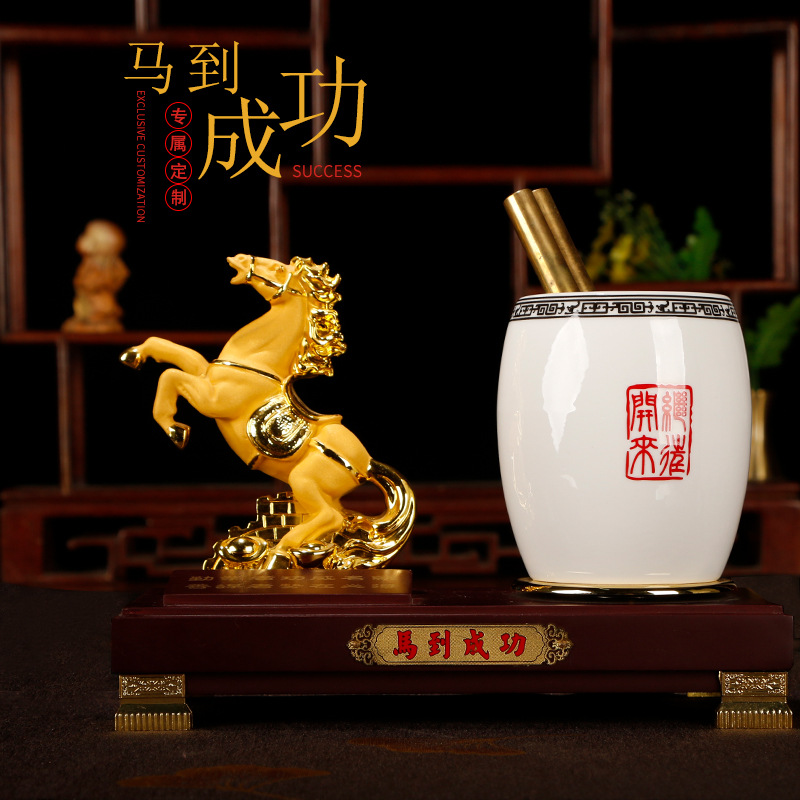 廠家直銷琉璃陶瓷旋轉筆筒馬到成功文具台桌面擺件畢業送禮可定制