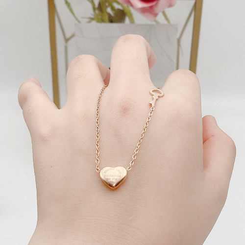 Rose gold necklace, women's trendy light luxury clavicle chain, internet celebrity necklace, simple titanium steel love pendant, niche jewelry style