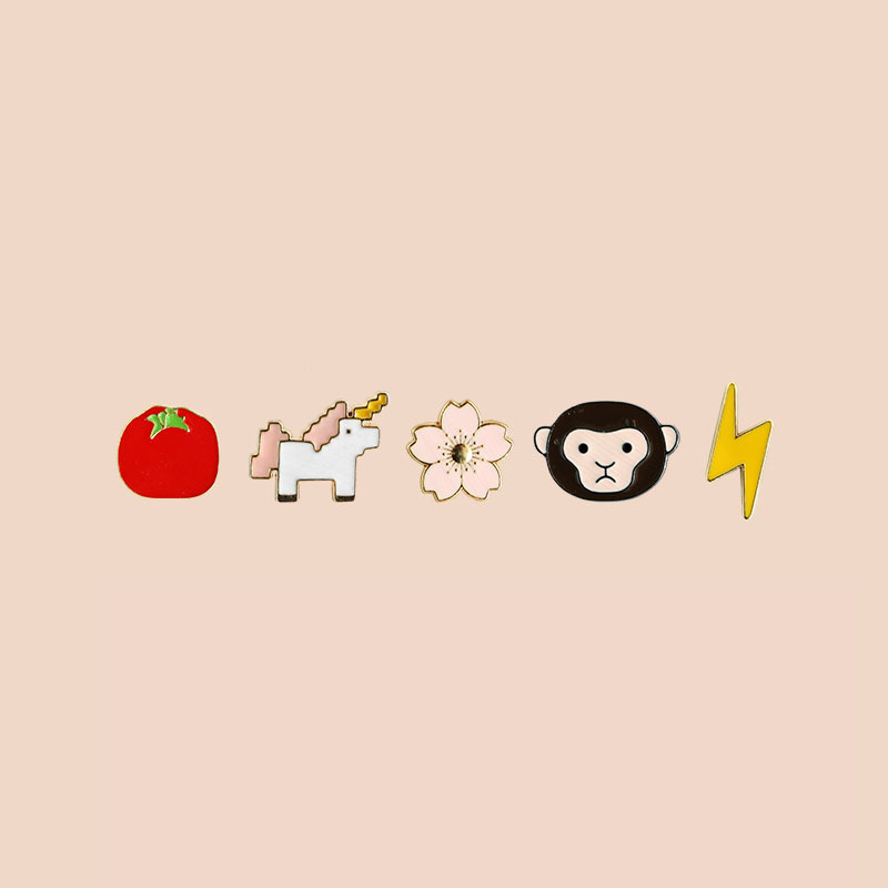 7g Weight Brooches Classification Holiday, Daily Occasion Alloy Material Cartoon Style Streetwear Pin Animal Flower Lightning Alloy Couple Brooches
