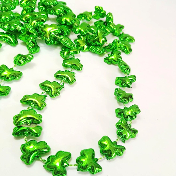 Irlanda del día del sombrero colgante verde collar de trébol galvanizado hierba de la suerte cadena de perlas de una variedad de combinación de cadena de perlas