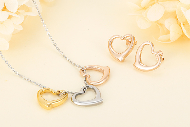 European and American new stainless steel heart-shaped peach heart necklace earrings jewelry set