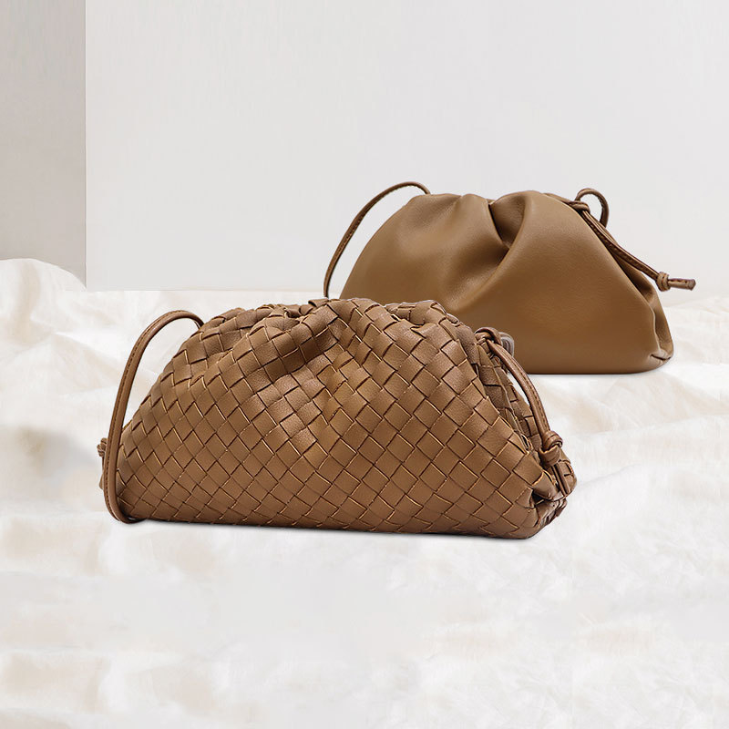 批发新款女包包 真皮潮流磁扣云朵包编织牛皮褶皱包 饺子包斜跨包