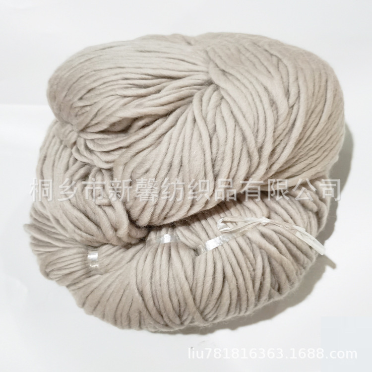 Factory direct Merino wool yarn coarse sweater line scarf wool line hand woven line DIY wool yarn Factory direct Merino wool yarn coarse sweater line scarf wool line hand woven line DIY wool yarn