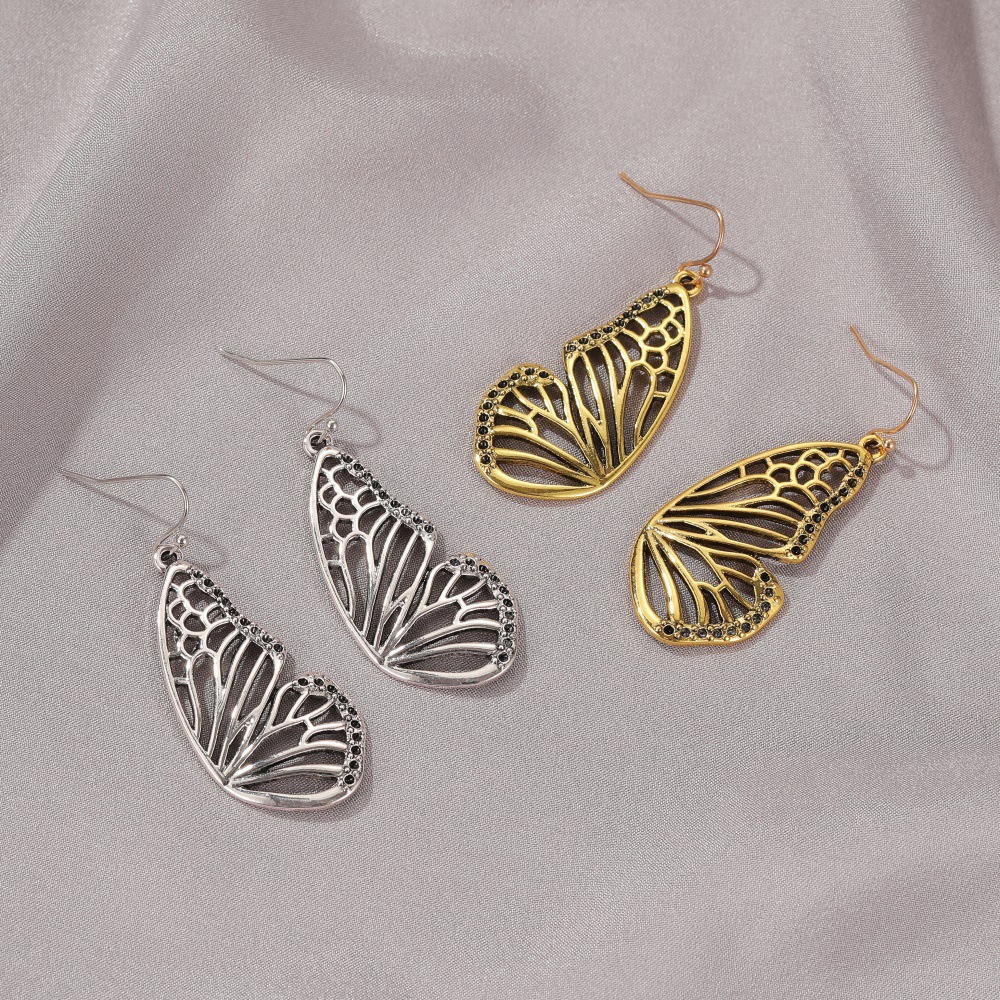 Nouvelles Longues Boucles D'oreilles Pendentif Papillon En Or Rétro Boucles D'oreilles Demi-papillon Creux En Gros Nihaojewelry display picture 4