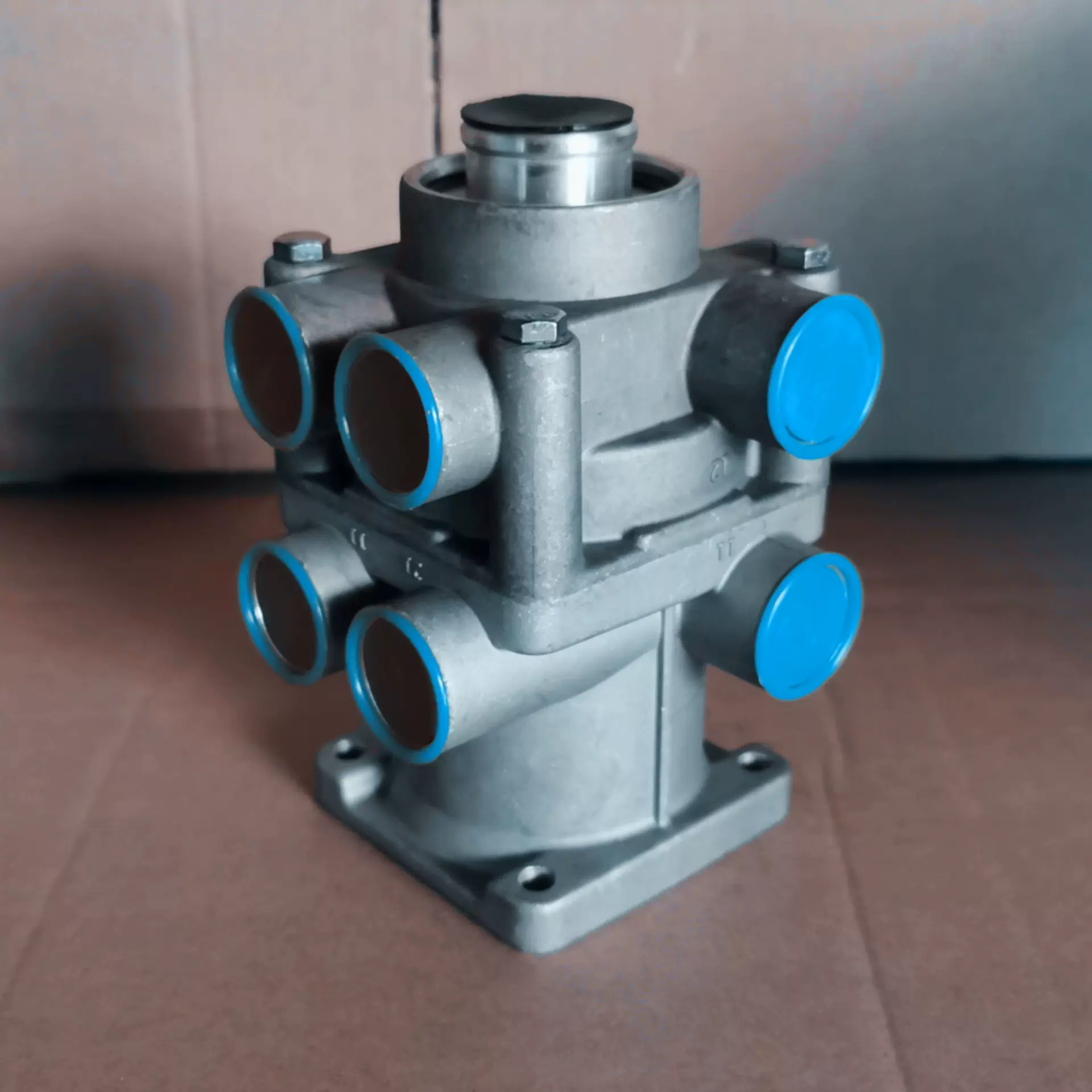 厂家直销 重卡气制动阀 新江淮气刹总泵 大孔