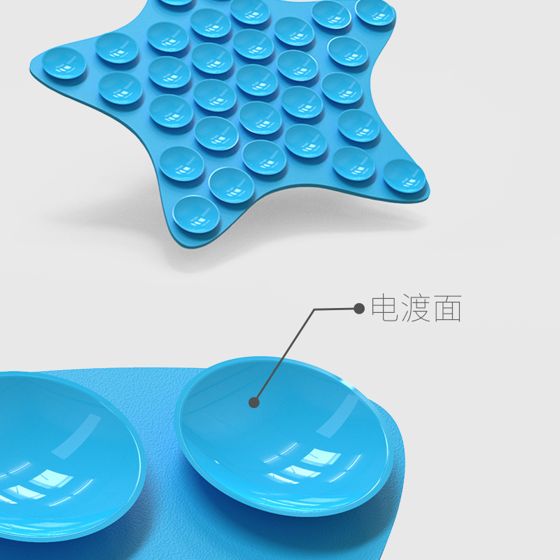 狗狗淋浴分心舔垫