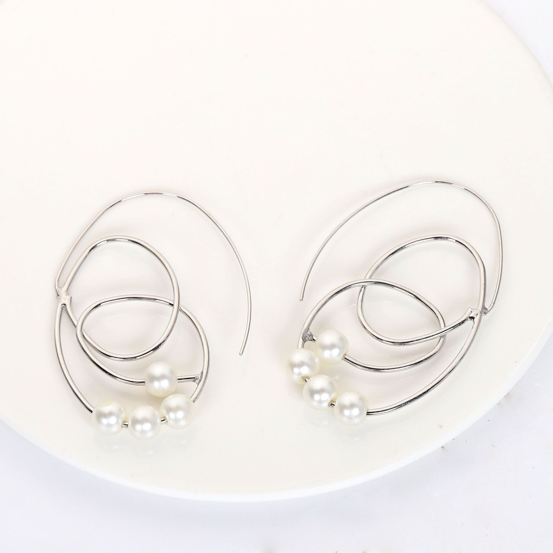 Mode Coréenne Fille Coeur Perle Simple Alliage Cercle Forme Géométrique Boucles D&#39;oreilles En Gros display picture 4