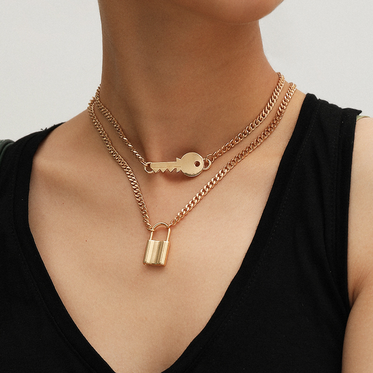 Mode Einfache Mehrschichtige Lock Anhänger Anhänger Legierung Halskette Für Frauen display picture 4