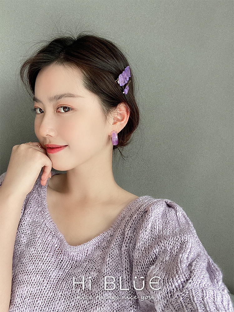 Mode Simple Raisin Violet Boucles D&#39;oreilles En Forme De C Boucles D&#39;oreilles En Résine En Gros Nihaojewelry display picture 2