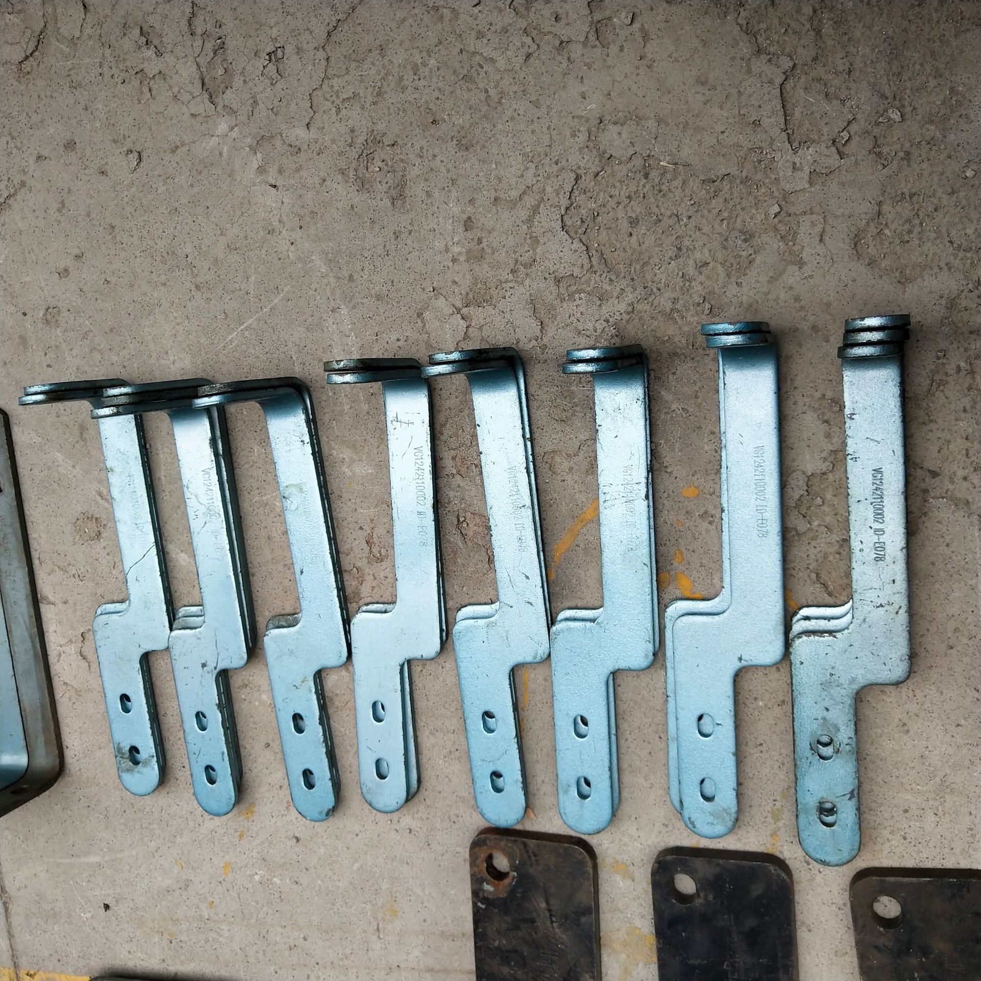 VG1242110002 固定支架二4