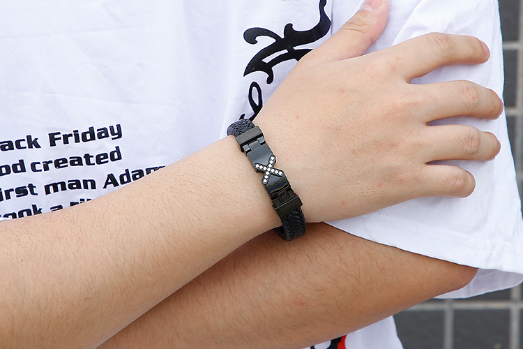 1 Piece Fashion Solid Color Cowhide Titanium Steel Inlay Zircon Menu0027S Bangle