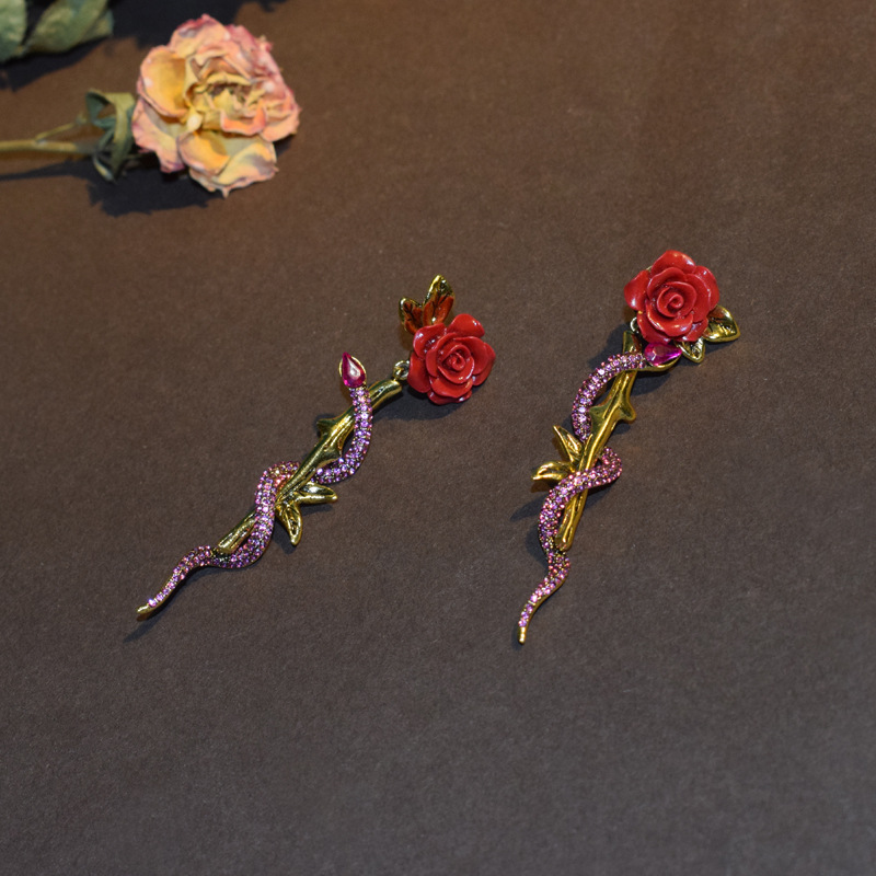 Mode Nouvelle Rose Rouge Serpent Longues Boucles D&#39;oreilles Femme Rétro Boucles D&#39;oreilles Nihaojewelry Gros display picture 3