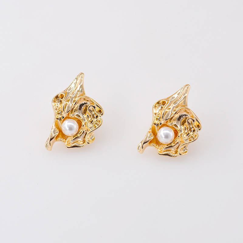 Retro Style New Fashion Inlaid Pearl Folds Unique Flower Earrings Wholesale