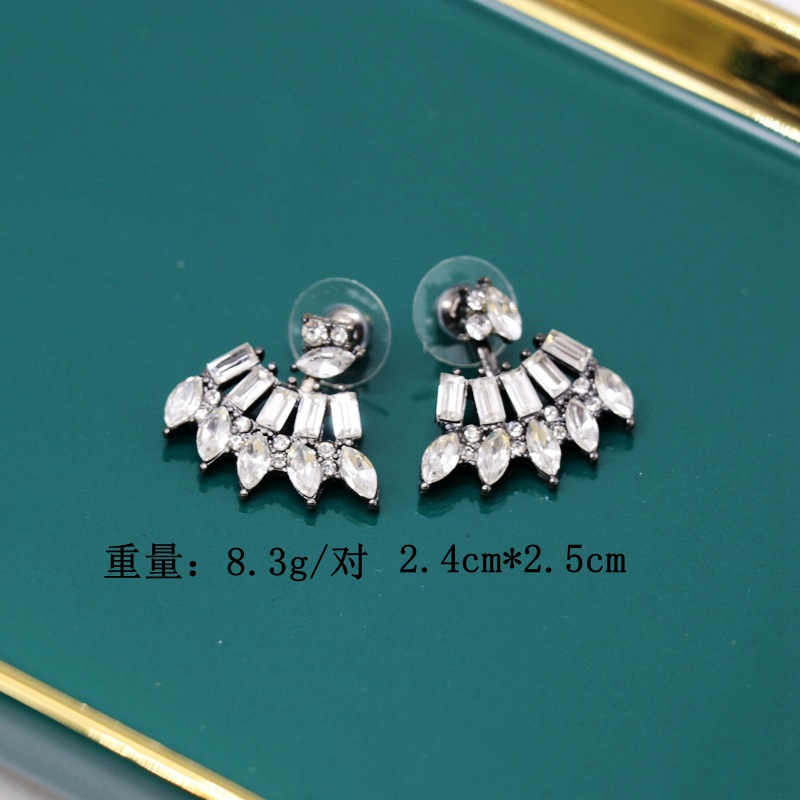 Nueva Moda De Tira Blanca Diamante Brillante Festoneado Split Corto Stud Pendientes display picture 1