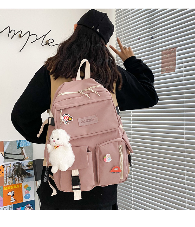 Étudiant Occasionnel A Frappé Le Sac D&#39;école De Couleur display picture 51