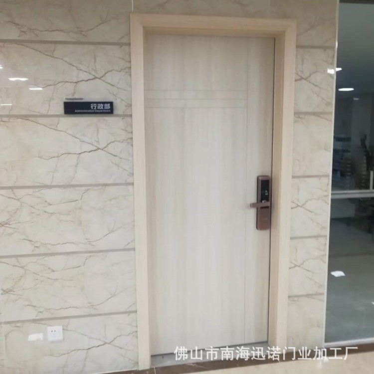 2022 nuevo estilo alemán montado puerta de madera Luz de cristal de carbono de lujo puerta de madera de estilo coreano puerta de madera ecológica conjunto compuesto de cristal de carbono