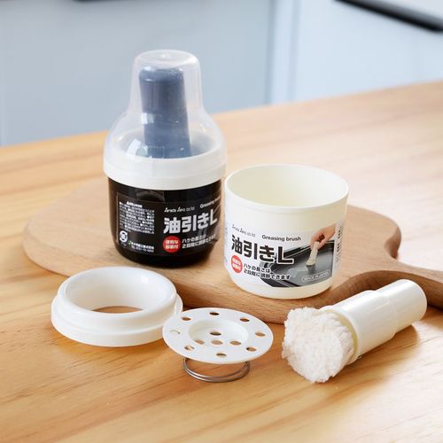 Japanese oil brush with bottle kitchen baking pancake oil brush household high temperature resistant barbecue brush oil with oil bottle hair brush