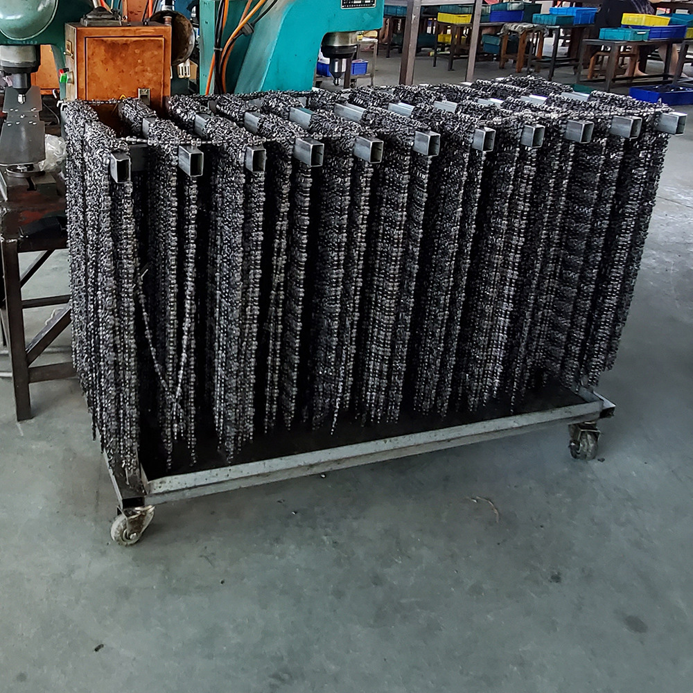 20120077340_84370910