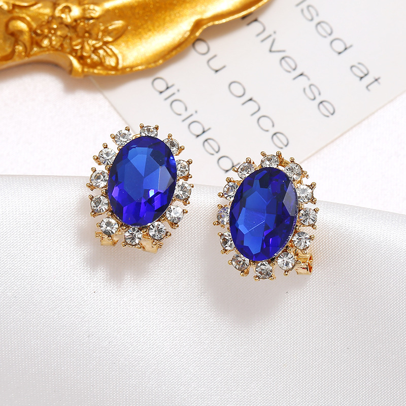 Vintage Alloy Diamond Oval Elliptical Geometric Crystal Earrings Simple Fashion Trend Earrings Wholesale display picture 7