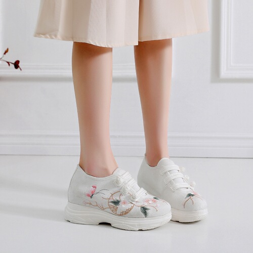 Spring and summer new canvas shoes, embroidered shoes, old Beijing cloth shoes, thick white shoes, sports shoes, antique shoes