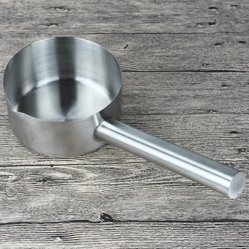 Wholesale thickened stainless steel water ladle, flat-bottomed large kitchen water ladle, household water ladle can be used as soup pot and milk pot
