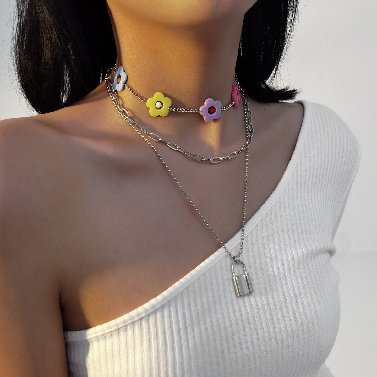 Fashion   Creative Flower Clavicle Suit Necklace Personality Simple Lock Necklace display picture 3