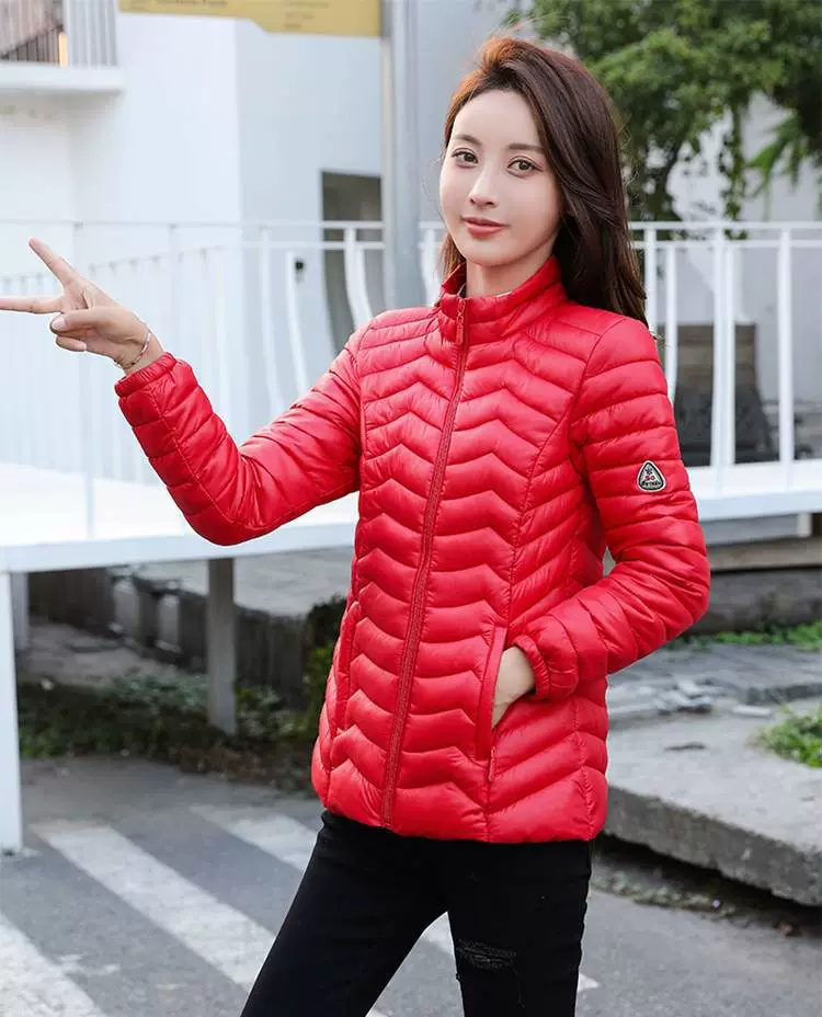 Поставка в стойке куртки с хлопковой подкладкой, женская короткая легкая 2023 новая куртка с хлопковой подкладкой, короткое тонкое корейское универсальное зимнее пальто