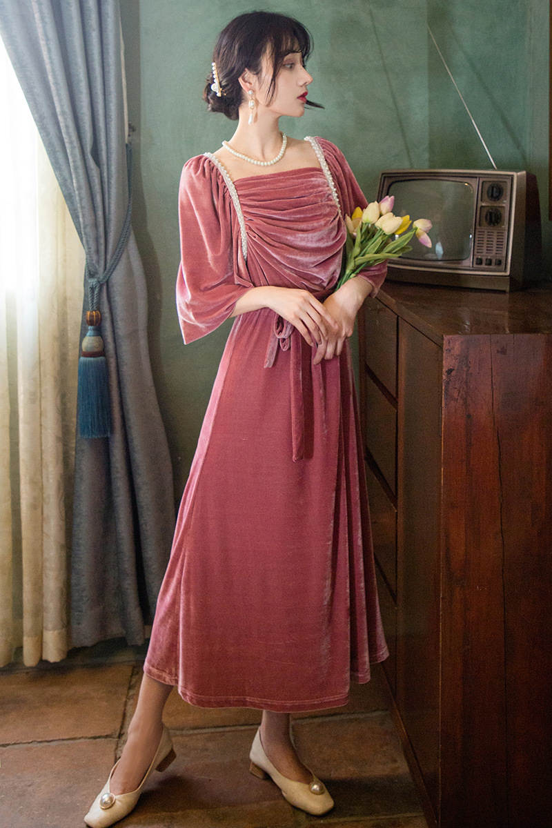 实拍秋季丝绒连衣裙复古泡泡袖法式优雅宫廷风胸前褶皱灯笼长袖裙