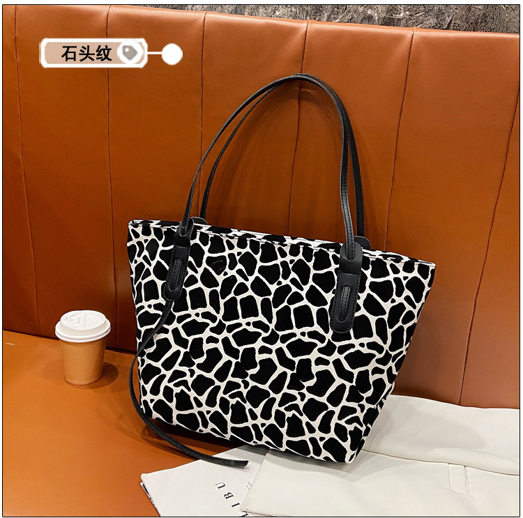 New Trendy Fashion  Large-capacity Tote Bag display picture 6
